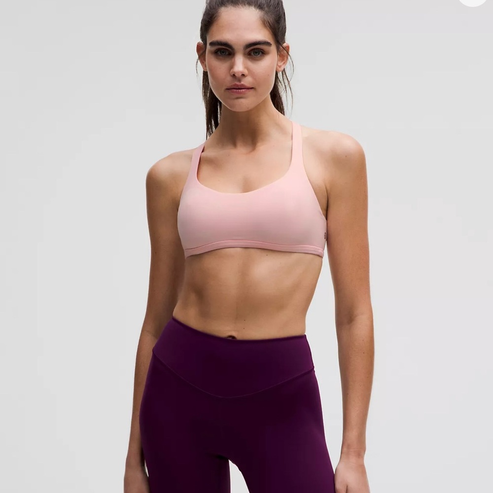 Bras Lululemon comes with both colors